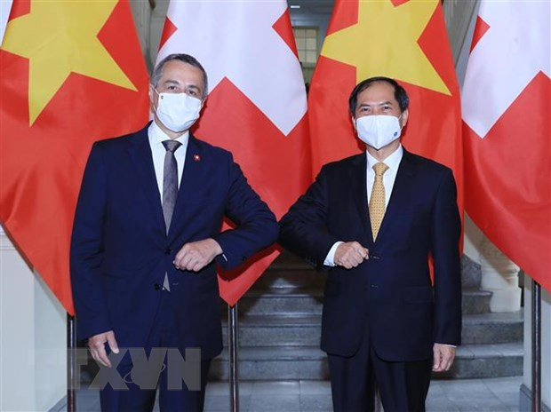 Vietnam espera recibir más asistencia suiza en acceso a vacuna contra COVID-19 ảnh 1 Vietnam espera recibir más asistencia suiza en acceso a vacuna contra COVID-19 ảnh 1