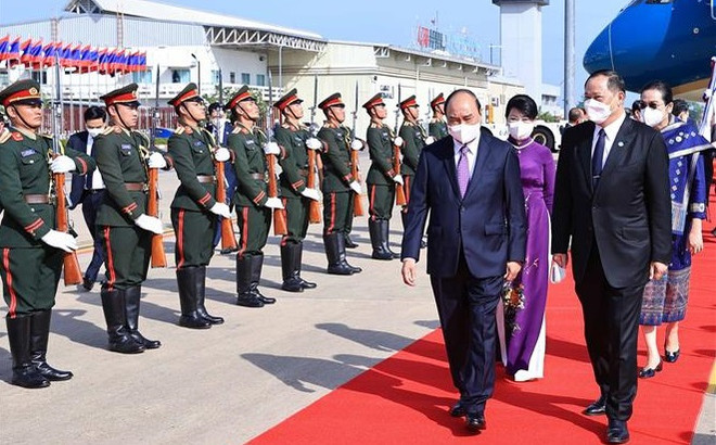 Presidente de Vietnam llega a Vientiane para iniciar visita oficial a Laos ảnh 1 Presidente de Vietnam llega a Vientiane para iniciar visita oficial a Laos ảnh 1