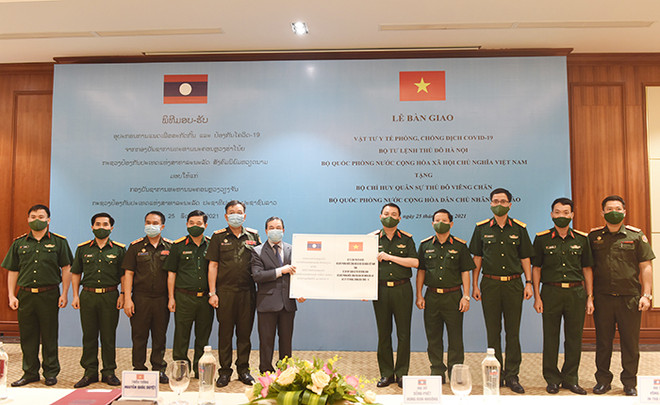Fuerza militar de Hanoi ayuda a amigos laosianos a combatir el COVID-19 ảnh 1 Fuerza militar de Hanoi ayuda a amigos laosianos a combatir el COVID-19 ảnh 1