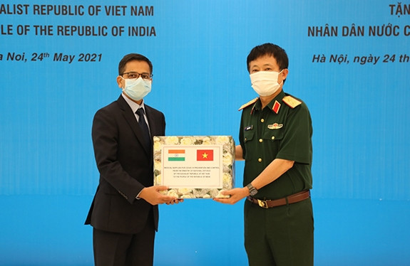 Ministerio de Defensa de Vietnam dona suministros médicos a la India ảnh 1 Ministerio de Defensa de Vietnam dona suministros médicos a la India ảnh 1