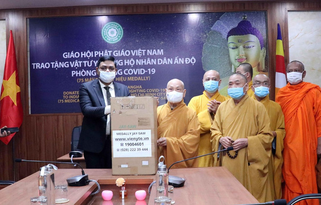 Sangha Budista de Ciudad Ho Chi Minh dona 33 ventiladores a la India ảnh 1 Sangha Budista de Ciudad Ho Chi Minh dona 33 ventiladores a la India ảnh 1