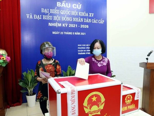 Elecciones legislativas en Vietnam: Dirigentes acuden a las urnas en Hanoi ảnh 1 Elecciones legislativas en Vietnam: Dirigentes acuden a las urnas en Hanoi ảnh 1