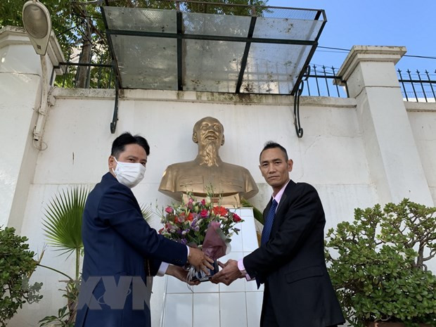 Rinden homenaje al Presidente Ho Chi Minh en Argelia y México ảnh 1 Rinden homenaje al Presidente Ho Chi Minh en Argelia y México ảnh 1