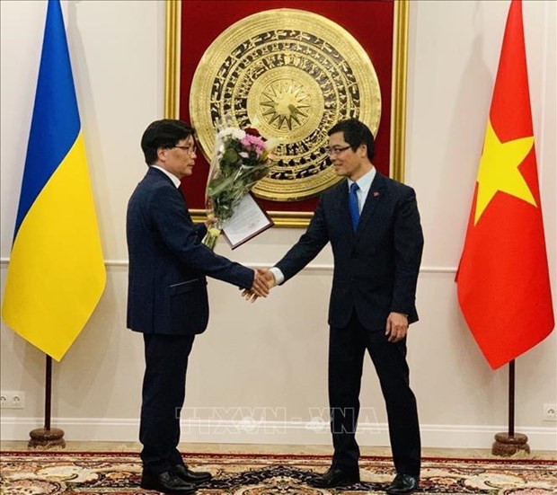 Nguyen Van Khanh nombrado cónsul honorario de Vietnam en ciudad ucraniana de Odessa ảnh 1 Nguyen Van Khanh nombrado cónsul honorario de Vietnam en ciudad ucraniana de Odessa ảnh 1