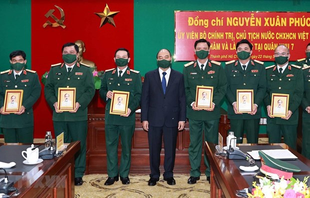 Presidente de Vietnam evalúa disposición combativa de unidades militares ảnh 1