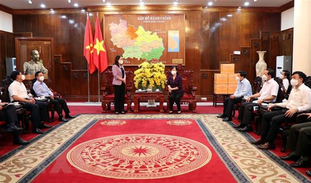 Vicepresidenta de Vietnam visita focos de actual ola de COVID-19 ảnh 2 Vicepresidenta de Vietnam visita focos de actual ola de COVID-19 ảnh 2