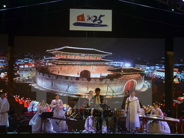 Vietnam y Sudcorea intercambian mensajes de felicitación por aniversario de sus nexos ảnh 1