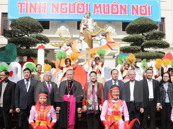 Presidenta de Parlamento felicita a católicos en Thanh Hoa por Navidad ảnh 1 Presidenta de Parlamento felicita a católicos en Thanh Hoa por Navidad ảnh 1