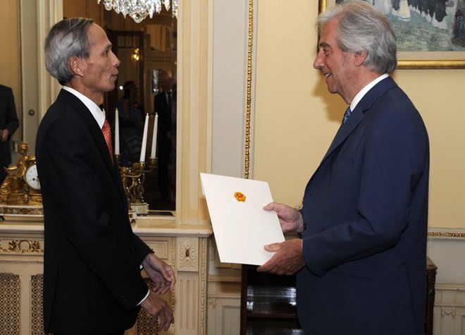 Reitera premier uruguayo disposición de impulsar lazos Montevideo- Hanoi ảnh 1 Reitera premier uruguayo disposición de impulsar lazos Montevideo- Hanoi ảnh 1