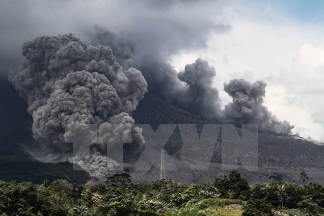 Volcán Sinabung de Indonesia vuelve a entrar en erupción ảnh 1 Volcán Sinabung de Indonesia vuelve a entrar en erupción ảnh 1