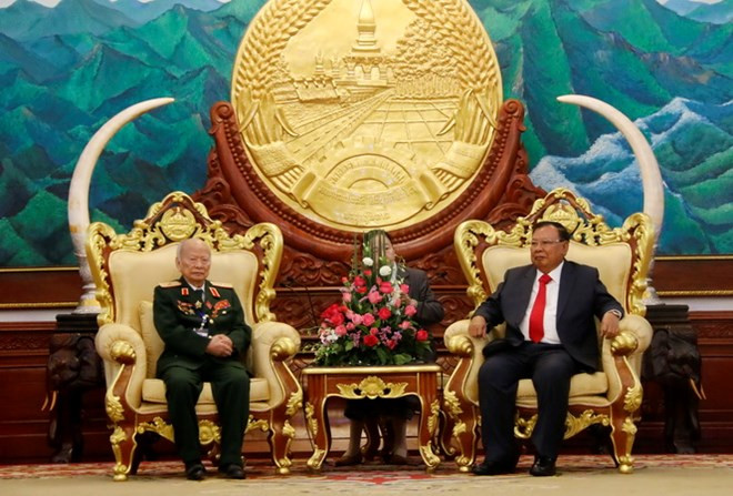 Máximo dirigente político de Laos resalta contribuciones de combatientes voluntarios vietnamitas ảnh 1 Máximo dirigente político de Laos resalta contribuciones de combatientes voluntarios vietnamitas ảnh 1