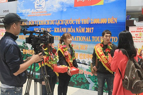 Provincia central vietnamita da bienvenida a turista número dos millones ảnh 1 Provincia central vietnamita da bienvenida a turista número dos millones ảnh 1