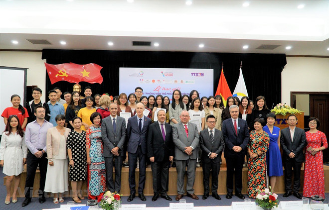 Periódico de VNA entrega premios del concurso de reporteros francófonos ảnh 1 Periódico de VNA entrega premios del concurso de reporteros francófonos ảnh 1