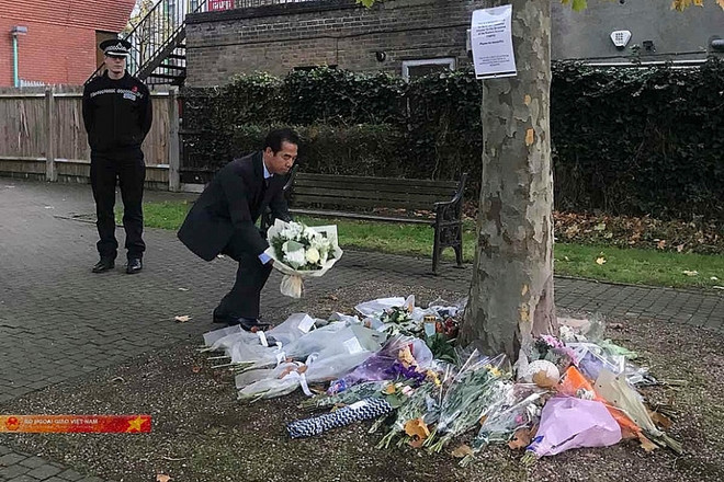 Extiende embajador británico en Vietnam condolencias a familias de víctimas de tragedia en Essex ảnh 1 Extiende embajador británico en Vietnam condolencias a familias de víctimas de tragedia en Essex ảnh 1