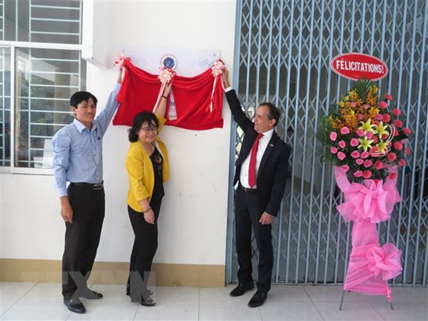 Recibe una escuela vietnamita reconocimiento francés por enseñanza bilingüe ảnh 1