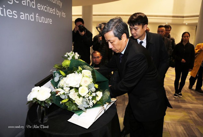 Lloran vietnamitas en Reino Unido a las víctimas de tragedia en Essex ảnh 1 Lloran vietnamitas en Reino Unido a las víctimas de tragedia en Essex ảnh 1