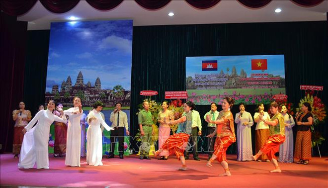 Conmemoran en Ciudad Ho Chi Minh el 66 aniversario del Día Nacional de Camboya ảnh 1