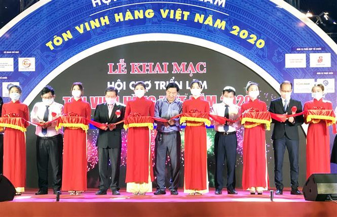 Inauguran Exposición “Honrar productos vietnamitas en 2020” ảnh 1 Inauguran Exposición “Honrar productos vietnamitas en 2020” ảnh 1