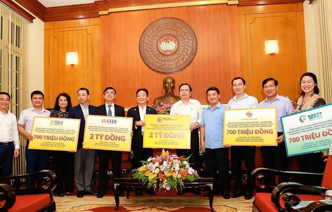 Empresas vietnamitas aportan asistencia financiera a la lucha contra el COVID -19 ảnh 1