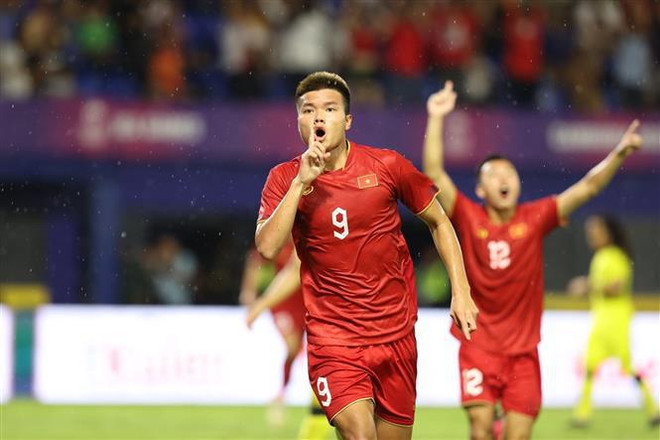 SEA Games 32: Vietnam derrota a Malasia y asegura boleto a semifinales de fútbol masculino ảnh 1 SEA Games 32: Vietnam derrota a Malasia y asegura boleto a semifinales de fútbol masculino ảnh 1