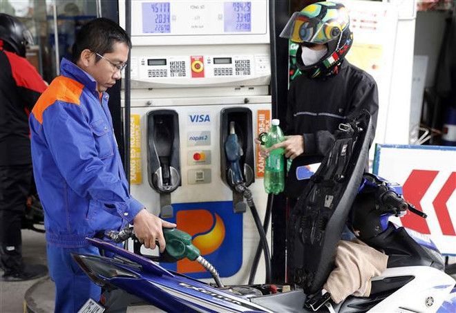 Disminuyen precios de gasolina en Vietnam ảnh 1 Disminuyen precios de gasolina en Vietnam ảnh 1