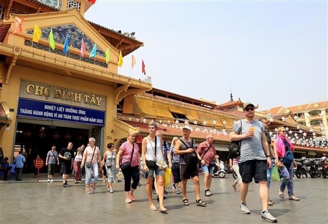 Localidades vietnamitas recibieron gran flujo de turistas durante días feriados ảnh 1 Localidades vietnamitas recibieron gran flujo de turistas durante días feriados ảnh 1