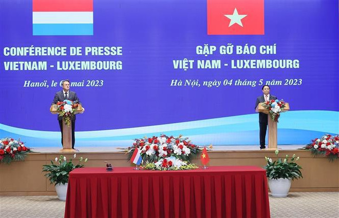 Premier vietnamita conversa con su homólogo luxemburgués ảnh 3 Premier vietnamita conversa con su homólogo luxemburgués ảnh 3