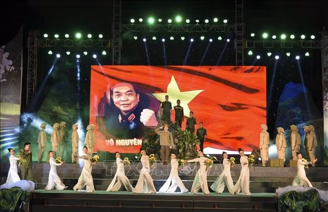 Programa artístico conmemora la victoria de Dien Bien Phu ảnh 2