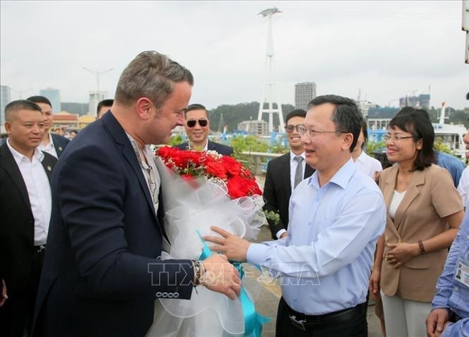 Premier de Luxemburgo visita Bahía de Ha Long ảnh 1 Premier de Luxemburgo visita Bahía de Ha Long ảnh 1