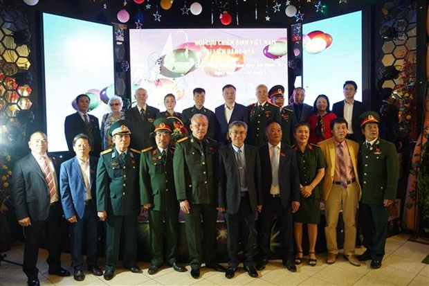 Veteranos vietnamitas en Rusia celebran día de reunificación nacional  ảnh 1 Veteranos vietnamitas en Rusia celebran día de reunificación nacional  ảnh 1