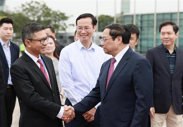 Premier de Vietnam parte rumbo a Indonesia para asistir a Cumbre de ASEAN ảnh 2 Premier de Vietnam parte rumbo a Indonesia para asistir a Cumbre de ASEAN ảnh 2