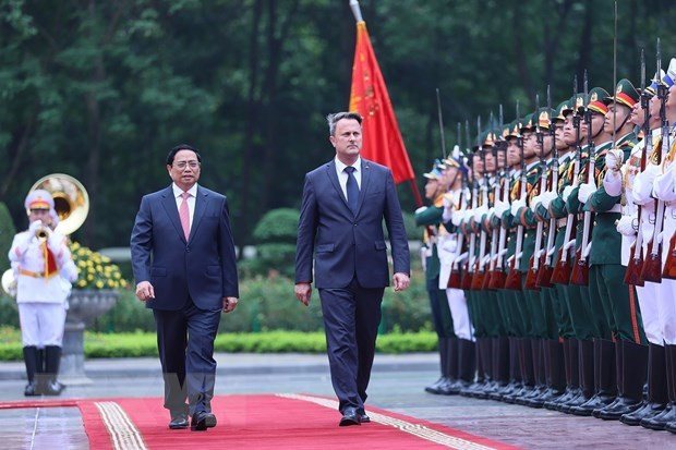 Premier vietnamita preside ceremonia de bienvenida a su homólogo luxemburgués ảnh 1 Premier vietnamita preside ceremonia de bienvenida a su homólogo luxemburgués ảnh 1