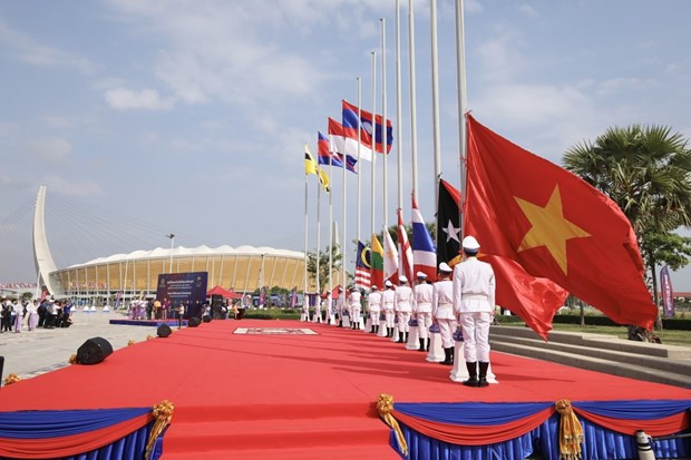 Vietnam asiste a ceremonia de izamiento de bandera de SEA Games en Camboya ảnh 1