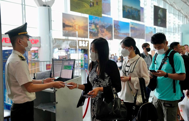 Aumenta número de pasajeros y vuelos internacionales en aeropuerto de Noi Bai ảnh 1 Aumenta número de pasajeros y vuelos internacionales en aeropuerto de Noi Bai ảnh 1