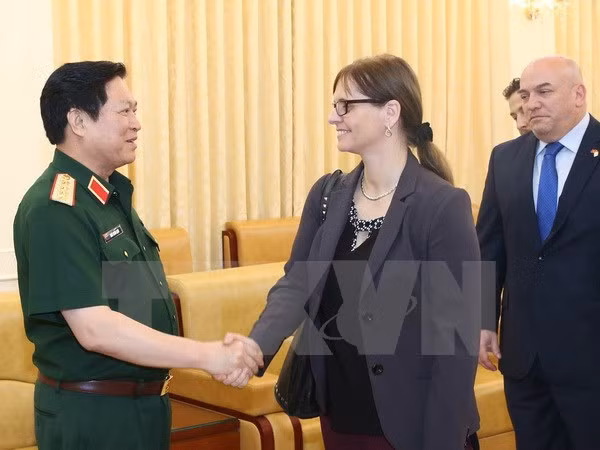 Ministro de Defensa de Vietnam recibe a embajadora israelí ảnh 1