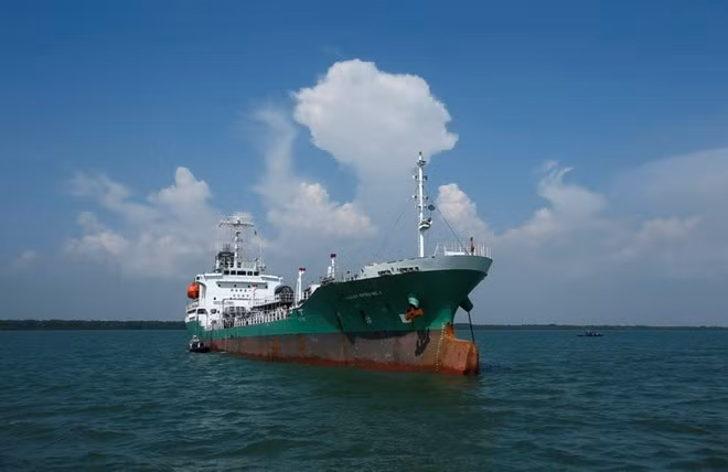 Piratas atacan a buque petrolero tailandés en Malasia ảnh 1