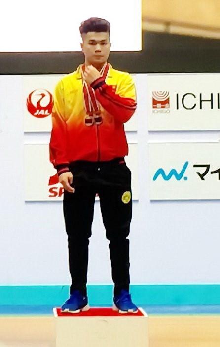Vietnam gana oro en torneo juvenil de halterofilia en Japón ảnh 1 Vietnam gana oro en torneo juvenil de halterofilia en Japón ảnh 1