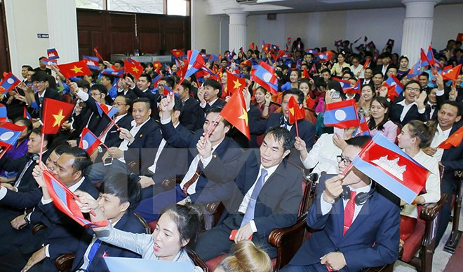 Realizan intercambio entre jóvenes de Vietnam, Laos y Camboya ảnh 1