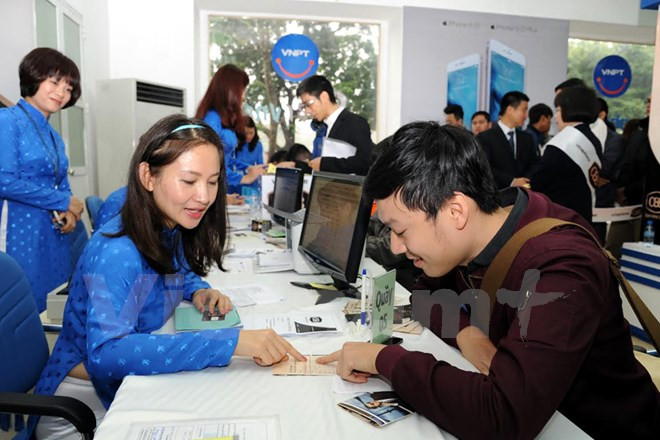 Estudiantes vietnamitas y foráneos intercambian conocimientos sobre ciudades inteligentes ảnh 1 Estudiantes vietnamitas y foráneos intercambian conocimientos sobre ciudades inteligentes ảnh 1