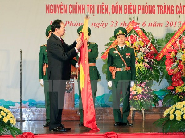 Presidente vietnamita honra a fuerzas guardafronteras de Hai Phong con título de héroe ảnh 1