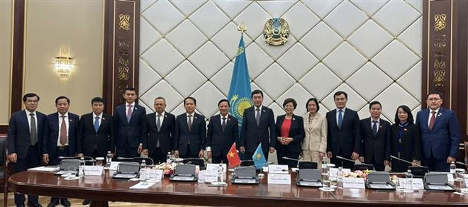 Amplia agenda de vicepresidente del Parlamento vietnamita en Kazajistán ảnh 1 Amplia agenda de vicepresidente del Parlamento vietnamita en Kazajistán ảnh 1