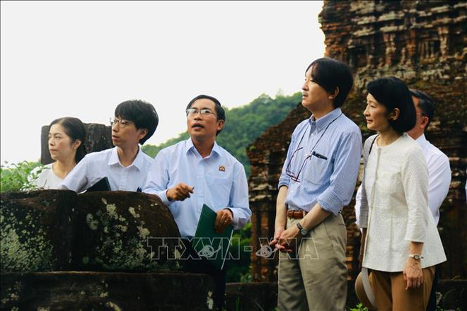 Príncipe heredero de Japón visita sitios del patrimonio mundial en Quang Nam ảnh 2 Príncipe heredero de Japón visita sitios del patrimonio mundial en Quang Nam ảnh 2