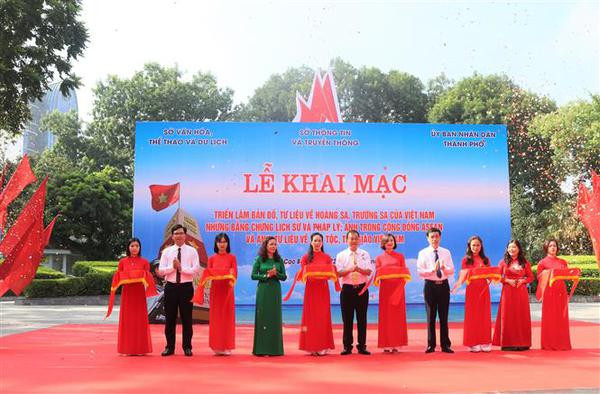 Exhiben mapas y documentos sobre Hoang Sa y Truong Sa de Vietnam ảnh 2 Exhiben mapas y documentos sobre Hoang Sa y Truong Sa de Vietnam ảnh 2