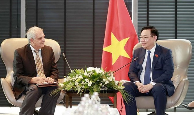 Presidente del Parlamento vietnamita continúa su gira en Bulgaria ảnh 1
