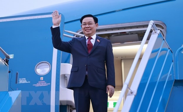 Presidente parlamentario parte de Hanoi para visitar Bangladesh y Bulgaria ảnh 1 Presidente parlamentario parte de Hanoi para visitar Bangladesh y Bulgaria ảnh 1