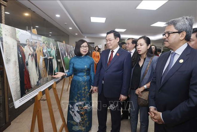 Inauguran exposición fotográfica sobre nexos Vietnam-Bangladesh en Daca ảnh 2