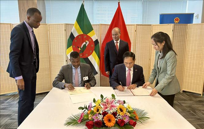 Vietnam y Dominica firman acuerdo de exención de visa para titulares de pasaportes diplomáticos y oficiales ảnh 1 Vietnam y Dominica firman acuerdo de exención de visa para titulares de pasaportes diplomáticos y oficiales ảnh 1