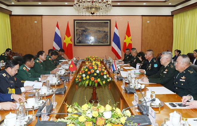 Dirigentes vietnamitas reciben a jefe de Fuerzas Armadas Reales de Tailandia ảnh 1 Dirigentes vietnamitas reciben a jefe de Fuerzas Armadas Reales de Tailandia ảnh 1