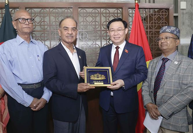 Titular de Parlamento vietnamita continúa intensa agenda en Bangladesh ảnh 1 Titular de Parlamento vietnamita continúa intensa agenda en Bangladesh ảnh 1