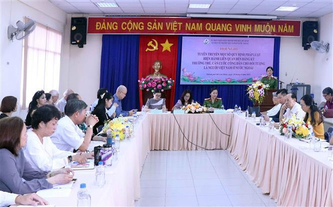 Distribuyen informaciones legales a comunidad vietnamita en extranjero ảnh 2